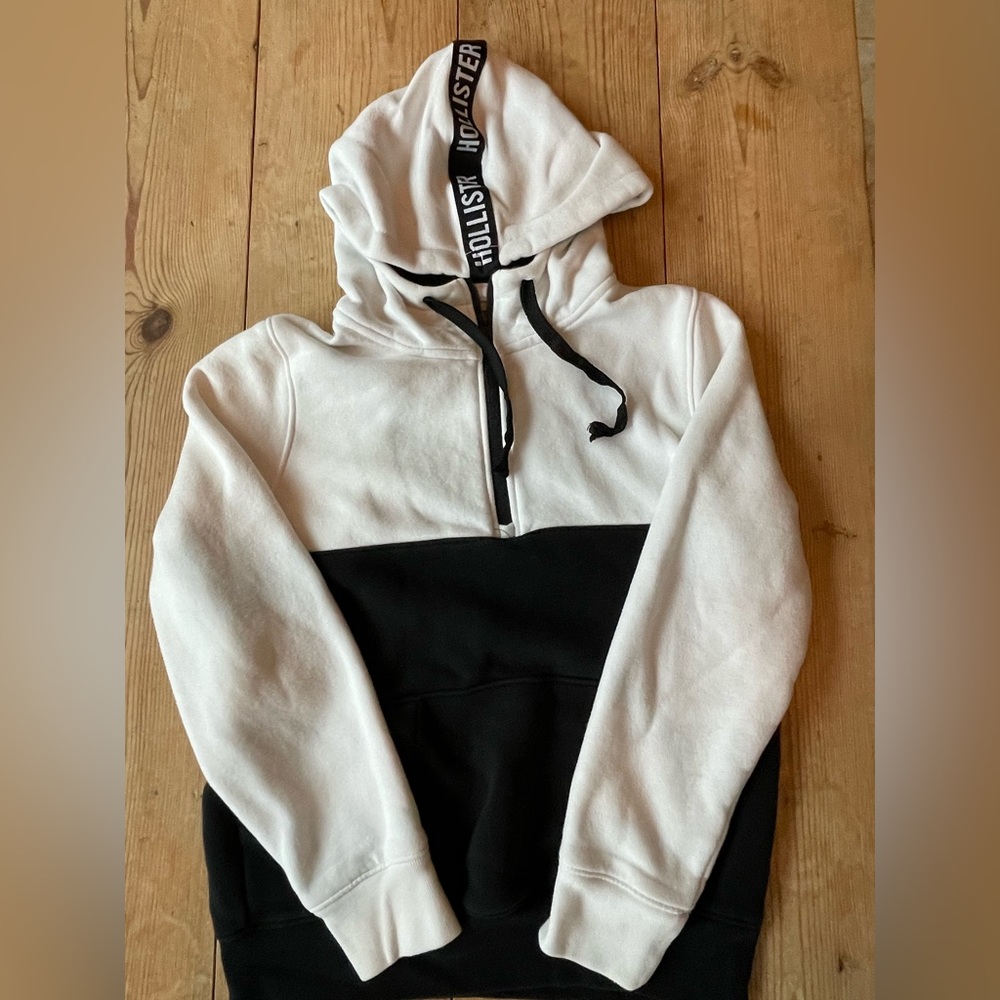 Hollister White and Black Hoodie Men’s XS